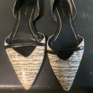 Chic black and white python flats